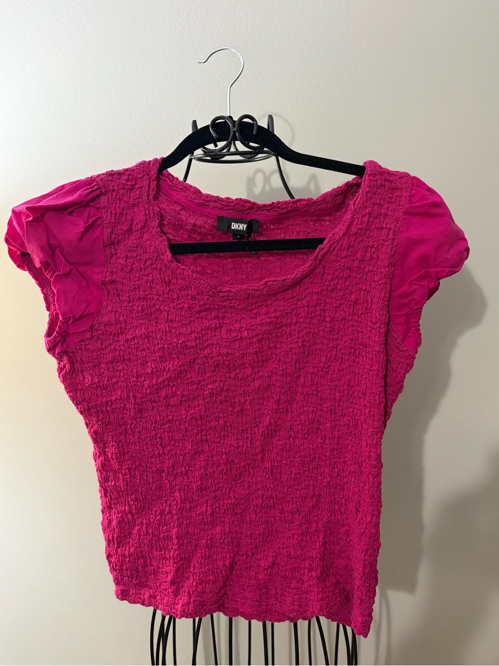 DKNY Fuchsia purple pink magenta  Short Sleeve Textured Tee top blouse size s 💕